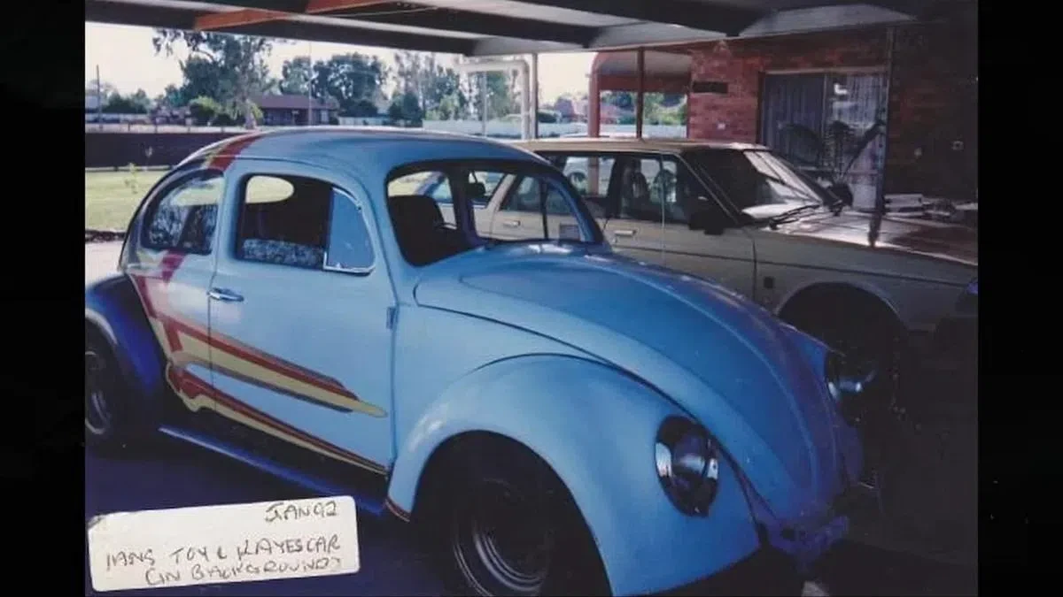 Сын 17 лет искал VW Beetle, чтобы вернуть его отцу

Австралиец Ретт Нанкервис много лет искал тот са
