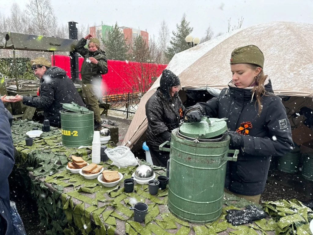 Во всех муниципалитетах Югры празднуют День Победы. На главных площадях проходят концерты, во дворах