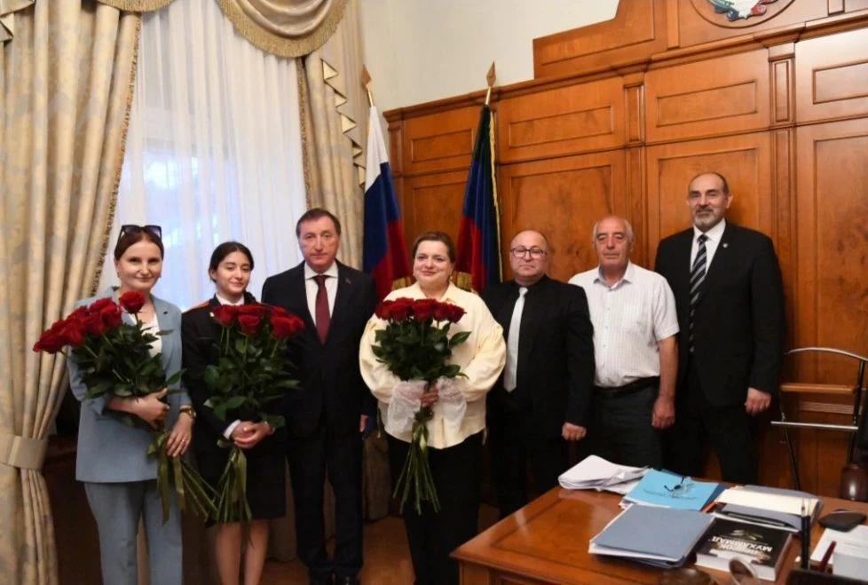 Председатель Народного Собрания Республики Дагестан Заур Аскендеров провел официальную встречу с вып