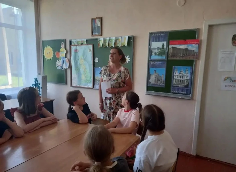 День десятый - день языков народов России.
В тёплый июньский день в лагере с дневным пребыванием «Ра
