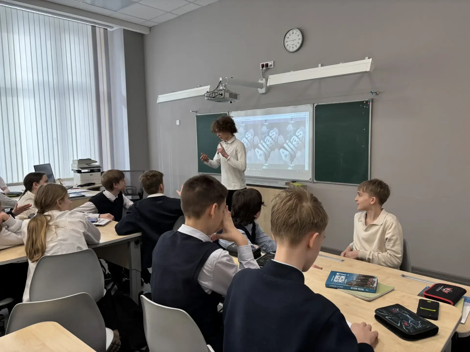 📚✨ День общественных наук: играем и учимся вместе!  В этот день в нашей школе прошел необычный игров