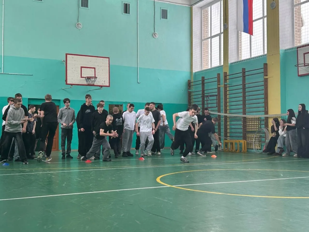 "Рыцарский турнир"   Второй день подряд в МБОУ СОШ №6 проходит "Рыцарский турнир", посвященный Дню з