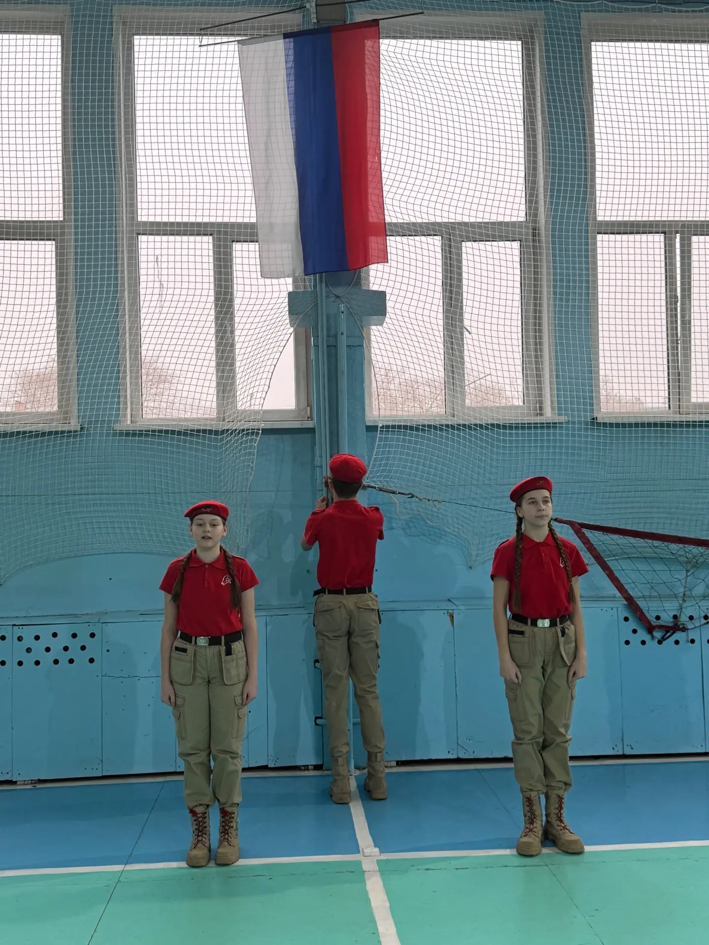 🇷🇺Разговоры о важном 🇷🇺   Сегодня, 22 декабря, в нашей школе по традиции началась рабочая неделя с п