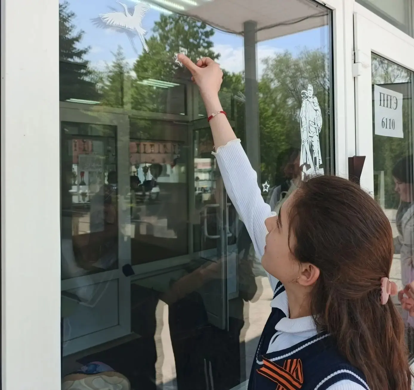 ⏳ ГИМНАЗИЯ-ЭТО ПАМЯТЬ!   ⚪ Наша гимназия присоединилась к  Всероссийской акции «Окна Победы».  ⭐ С г