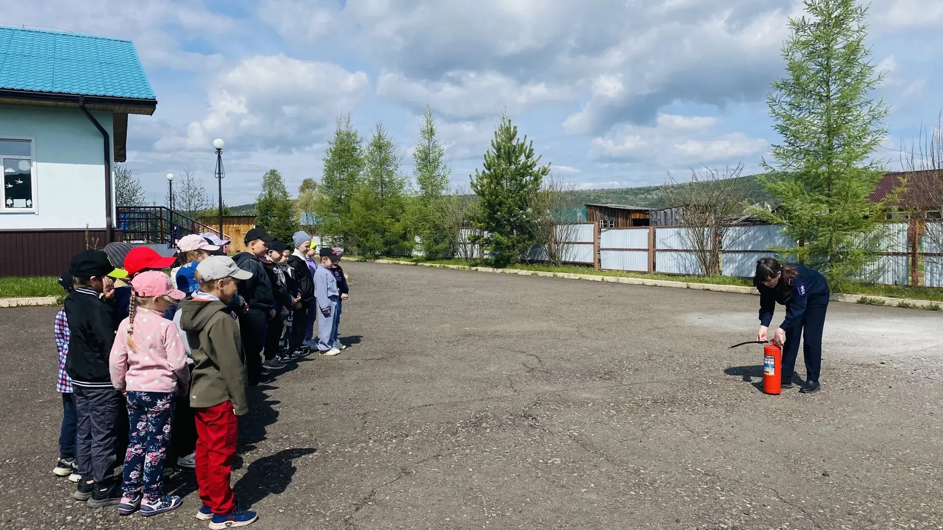 🚸 Юные герои: учимся побеждать огонь!