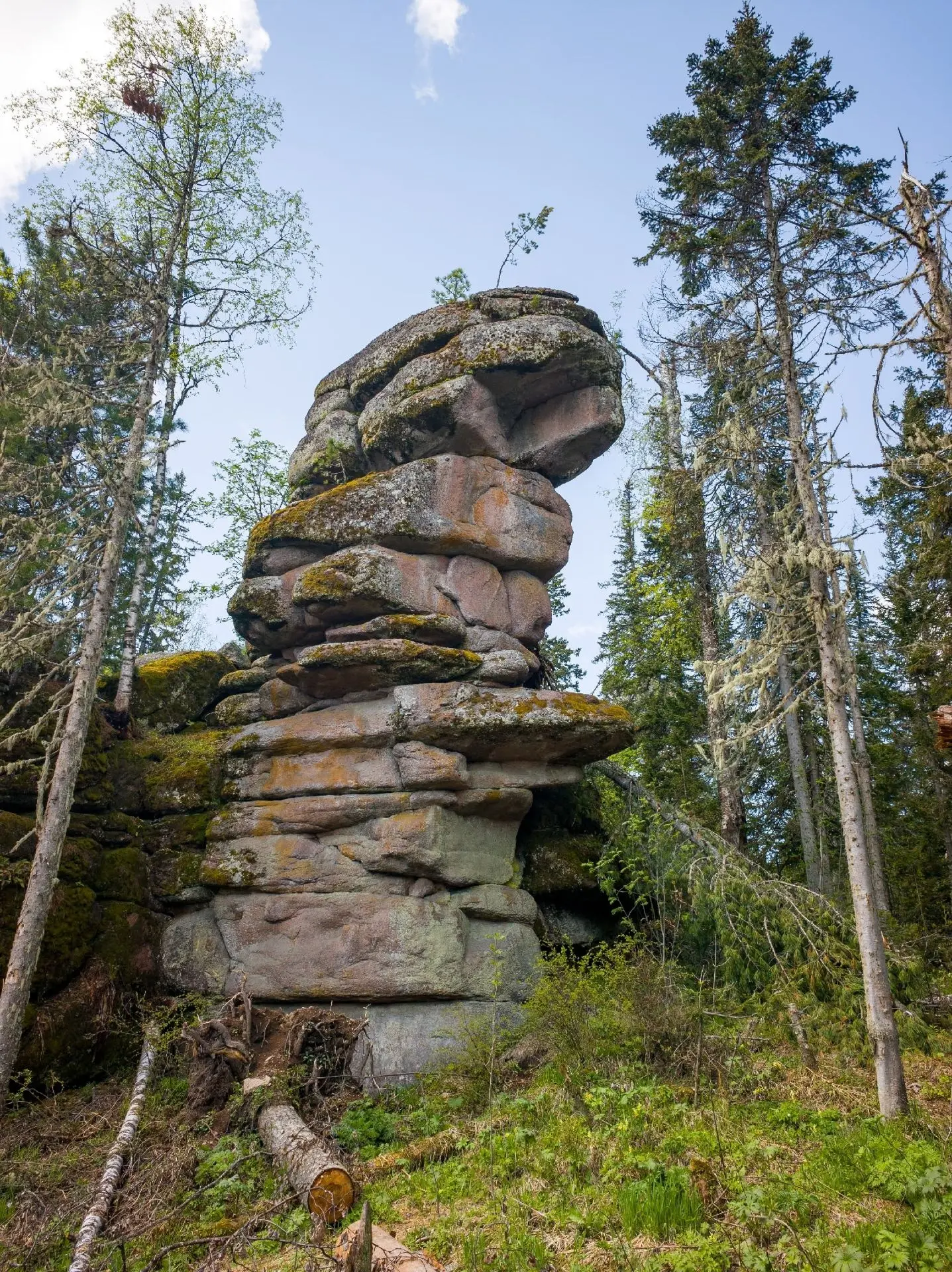 Серия фотографий с Мининских Столбов

Добраться  до этого памятника природы не так просто. Идти туда