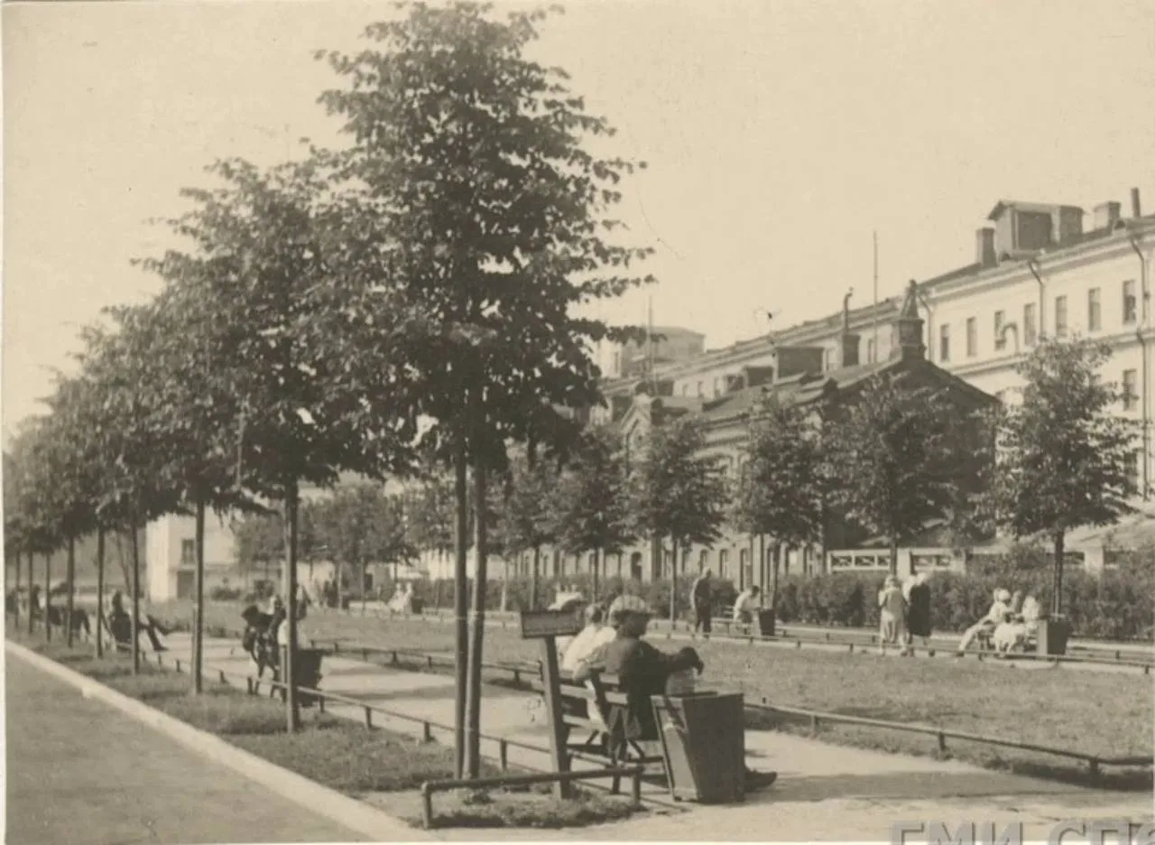 🎞Бульвар у Финляндского вокзала. 1930-е гг.