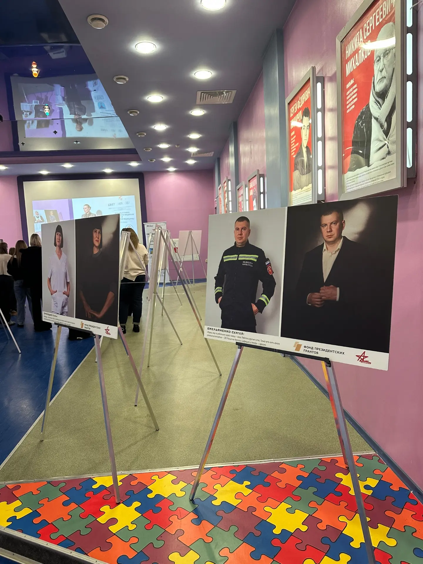 Ребята из медицинского класса приняли участие в фотовыставке «Свет милосердия» в городе Белгород. Эт