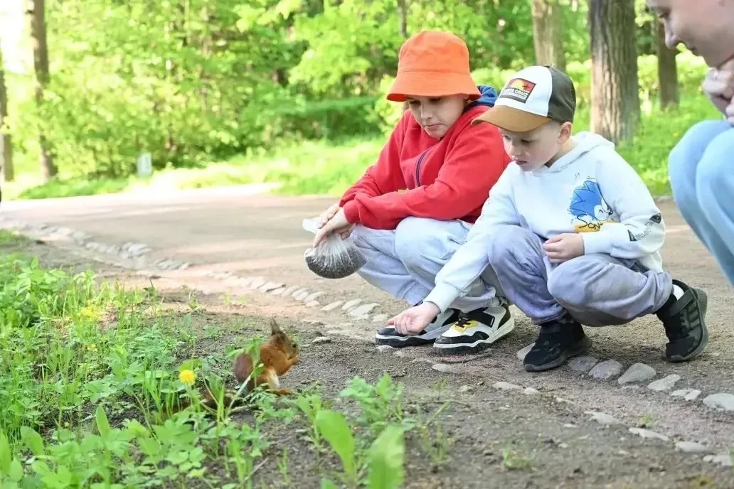 ❤️💌Привет, мы побывали в Санкт-Петербурге и Белгороде.
🌞Поляховы Лев и Артемий тоже шлют привет из