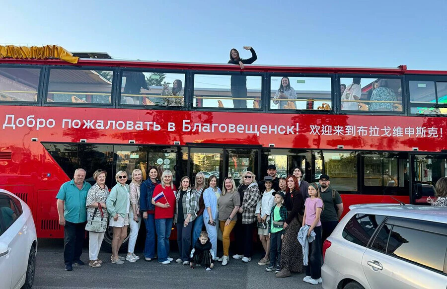 В Благовещенске открылся новый экскурсионный маршрут, по которому туристов возит красный двухэтажный