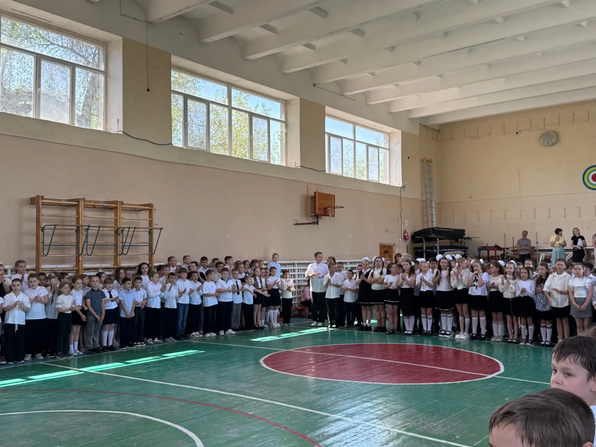 🎓 22 мая в нашей школе прошла традиционная линейка, посвящённая окончанию учебного год...