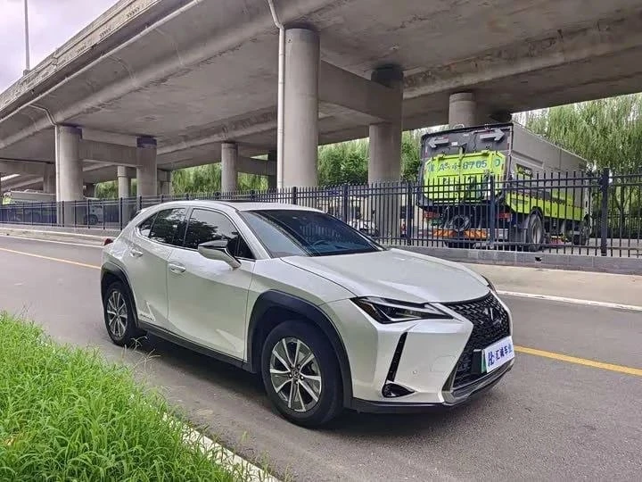 😎АВТО ДНЯ😎Lexus UX300e — электрический японский премиум на левом руле до 2,4 млн!
