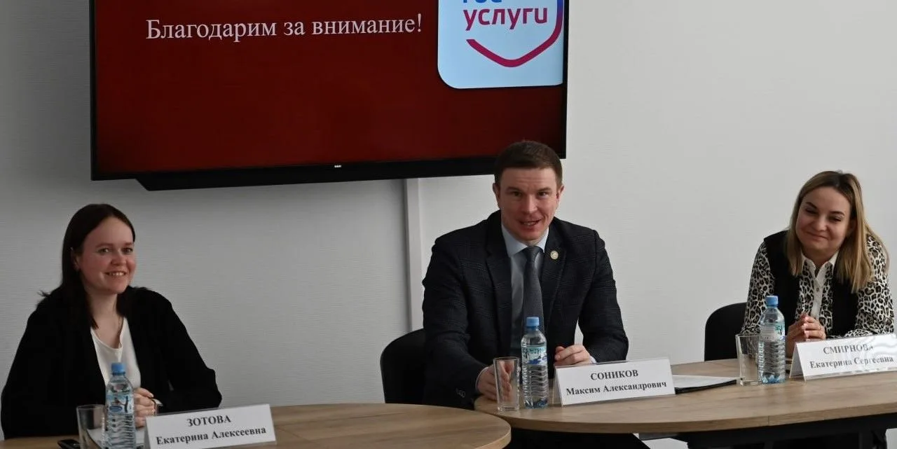 👥  Сотрудники МФЦ провели ликбез по госуслугам для участников СВО в «Сосновом бору»  	В рязанском СР