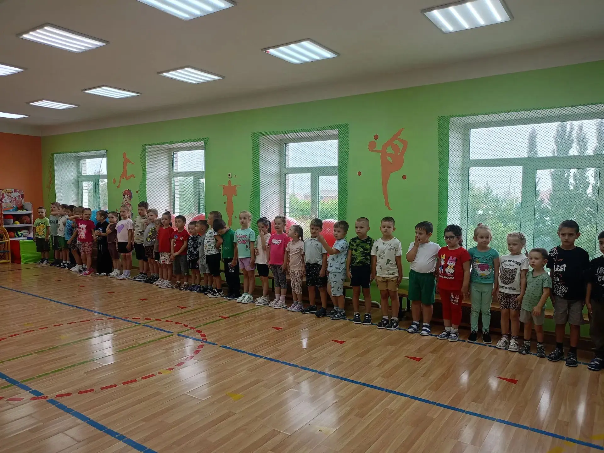 В нашем детском саду понедельник начался с торжественной церемонии поднятия Государстве...