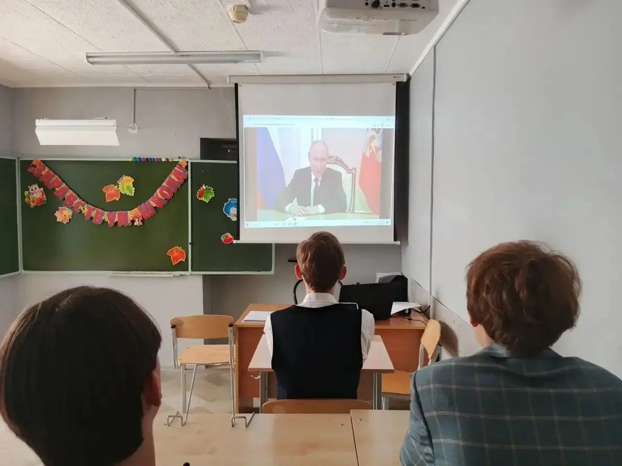 🍁В школах Среднеуральска прошли торжественные линейки, посвященные Дню знаний.