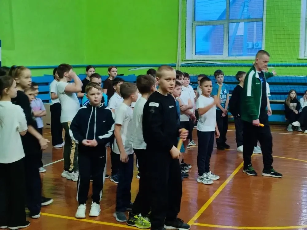 🎉 В нашей начальной школе для учащихся 2, 3 и 4 классов прошли веселые старты, посвященные Дню защит