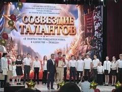 **С праздником, страна! С Днём России!**
В преддверии 12 июня наши ученики не остались в стороне и с
