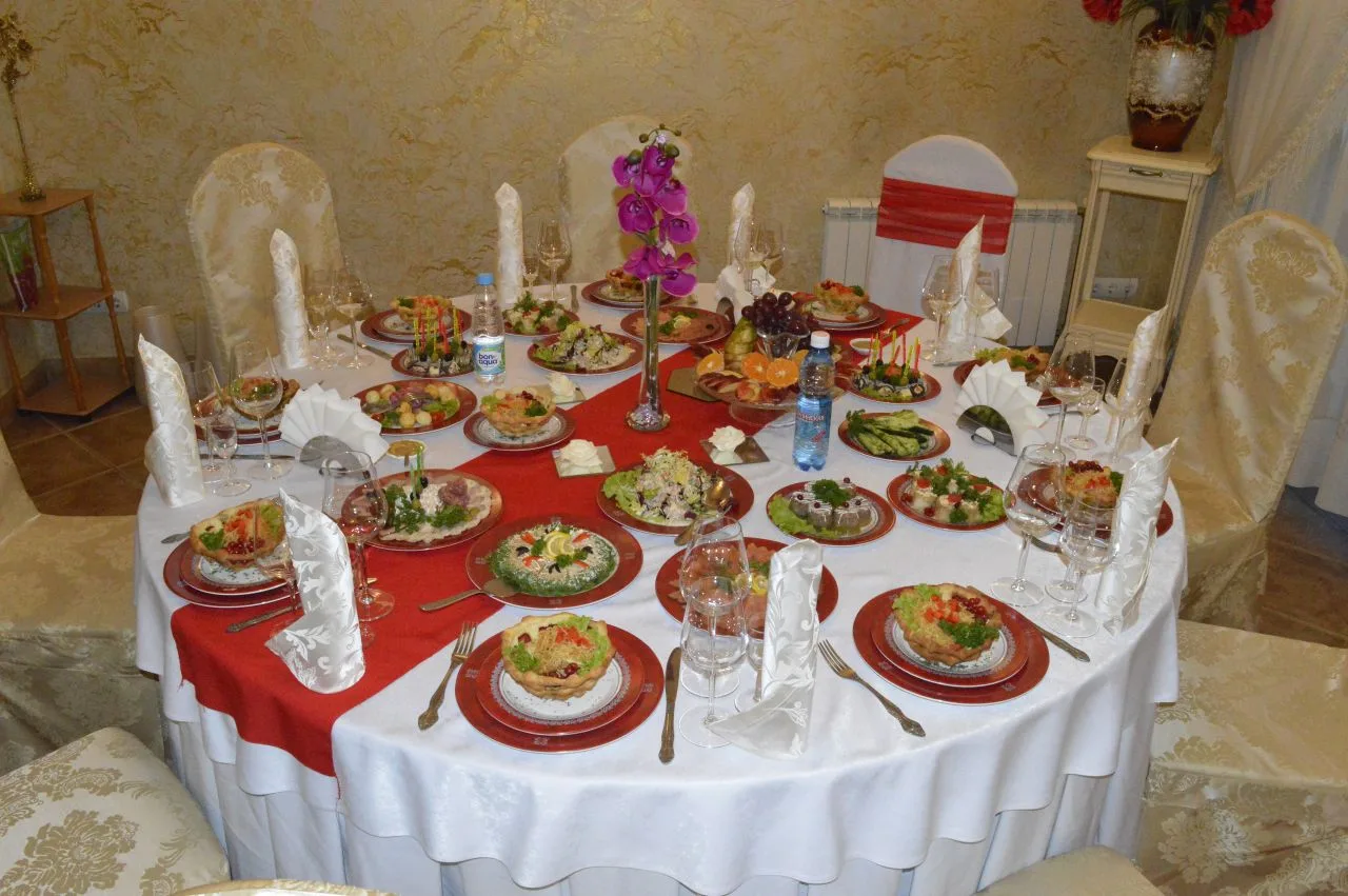 🍽️ Хотите удивить гостей? 
Приходите в ресторан «Клуб 
деловых людей»! 🍽️

✅У нас есть всё, чтобы 