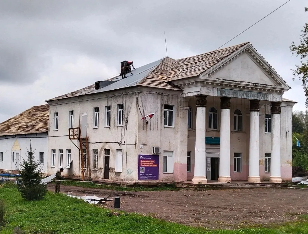 Приступили к ремонту кровли сельского дома культуры в с.Ильино-Поляна.