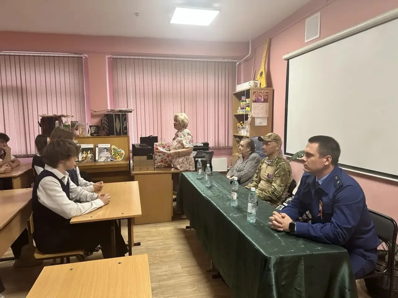 🎗🎗🎗 В преддверии празднования Победы в Великой Отечественной войне 1941-1945 гг. прокурор Октябрьско