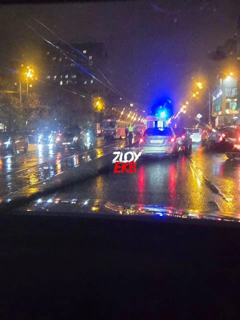 ДТП произошло на Победы – Стахановская, там сбили человека.