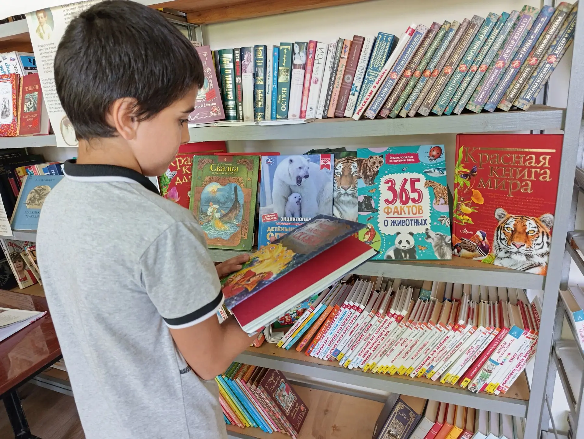 Книжные посиделки «Лето с книгой»                                                      ...