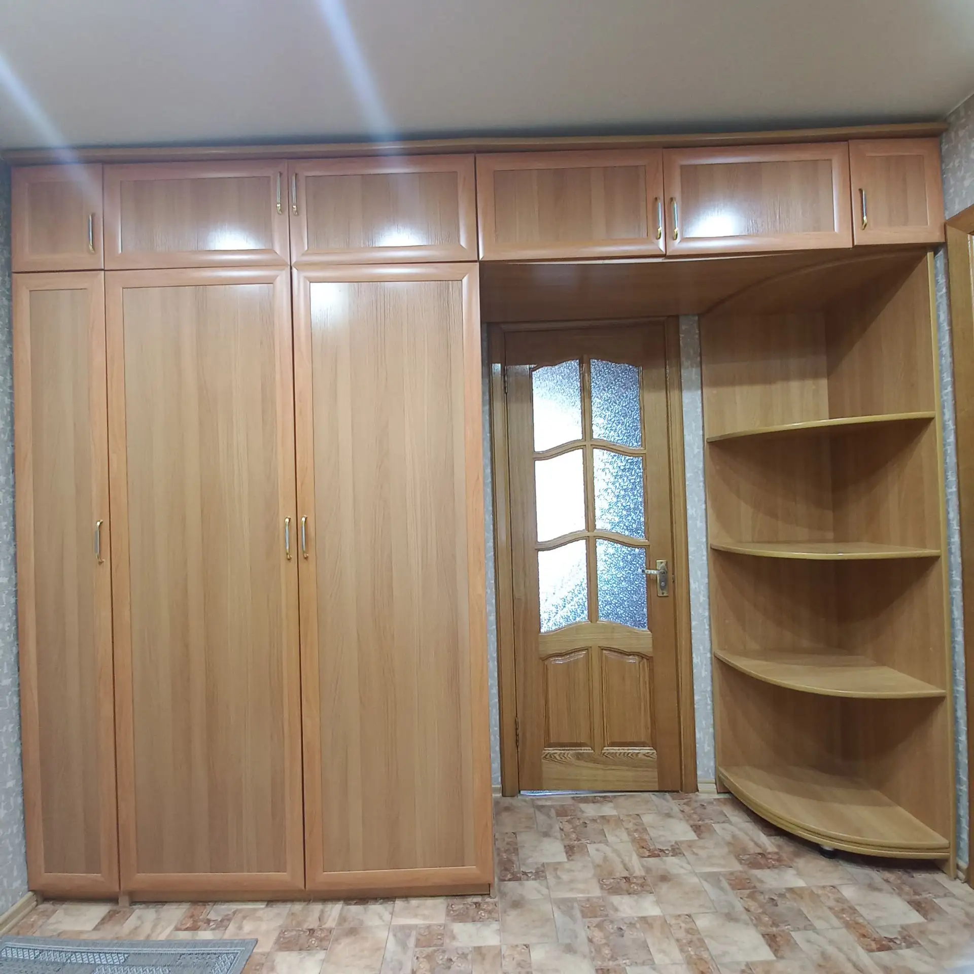 Продам шкаф. Высота 2,40, длина общая 3,0. Вопросы в личку. 89089636463