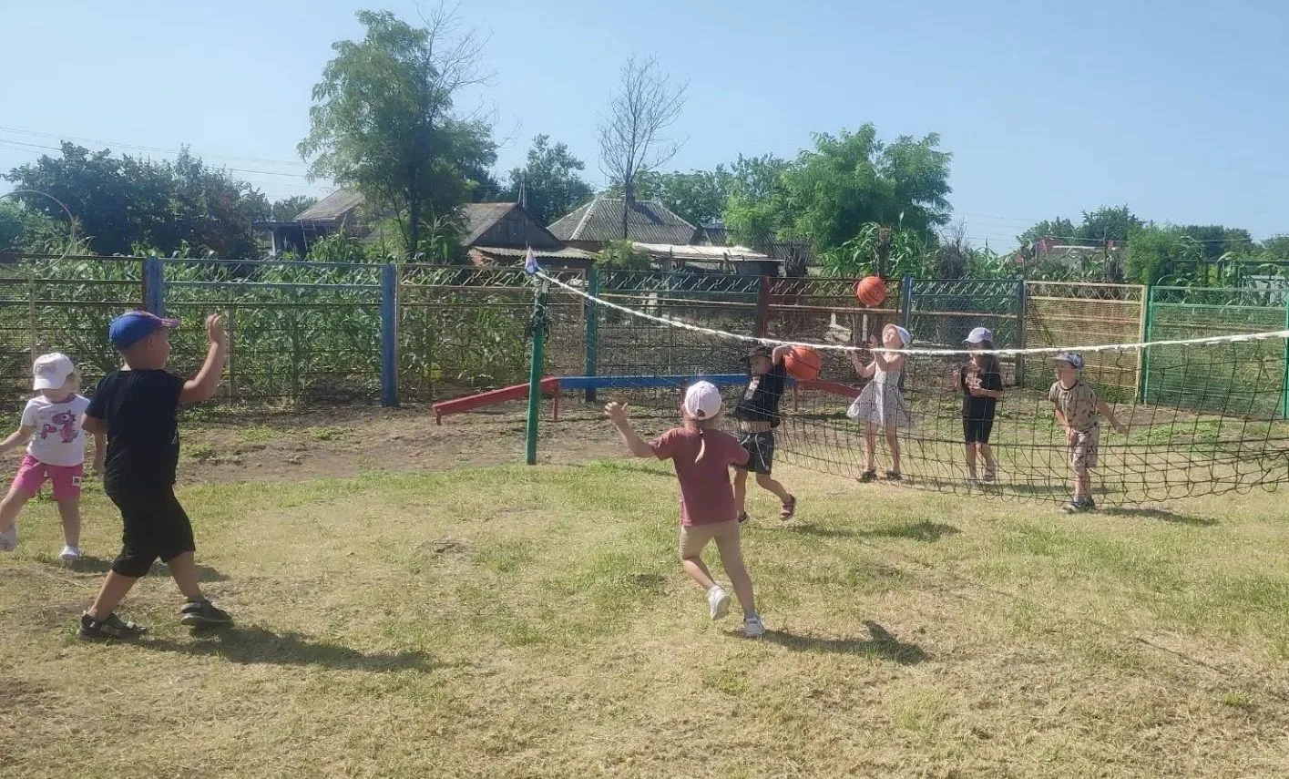 В старше-подготовительной группе прошел «День веселого мяча». С самого утра в группе ца...
