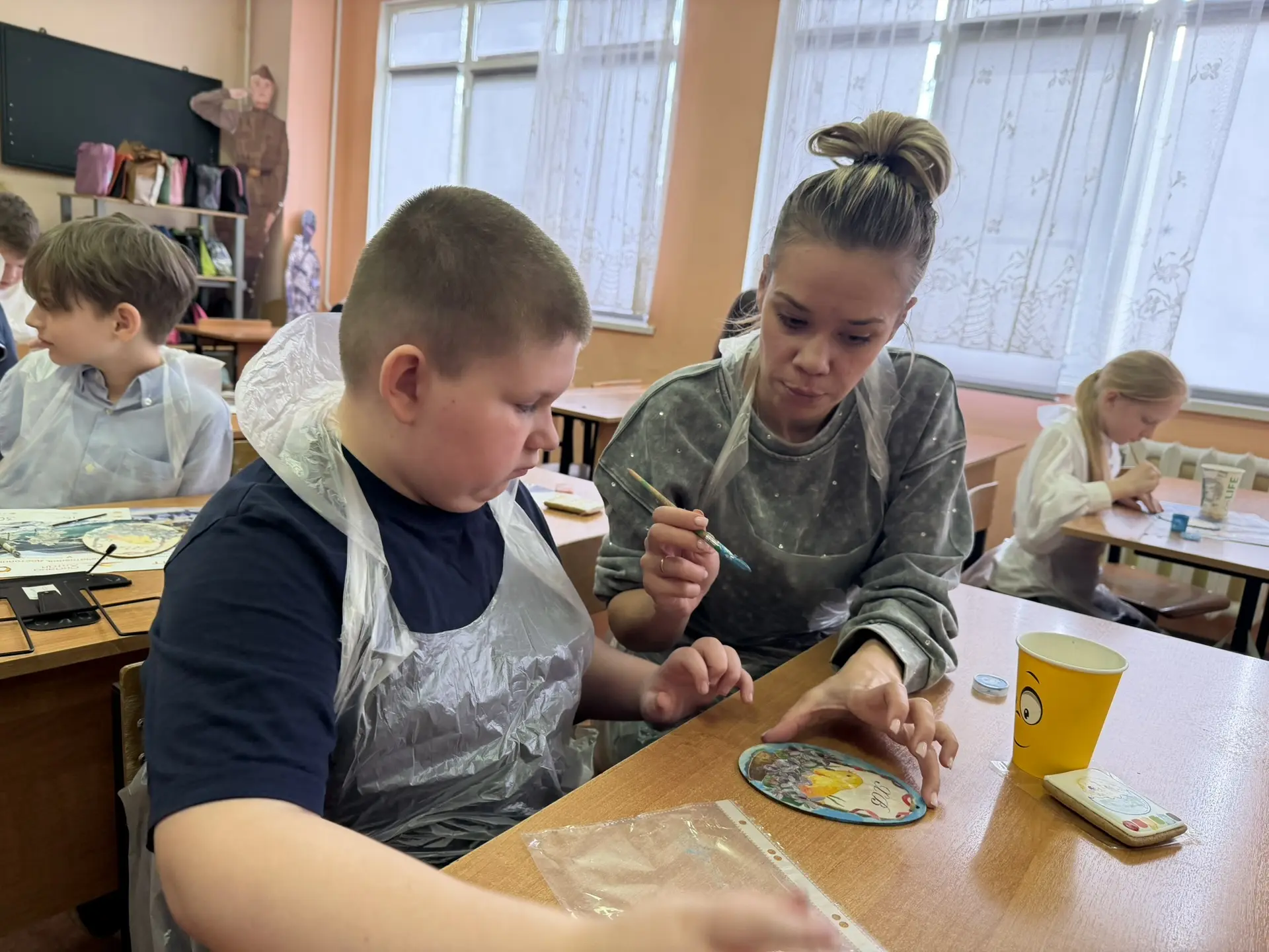 🍪✨ Пряничное настроение и пасхальные чудеса в школе!  В преддверии светлого праздника Пасхи пришел в
