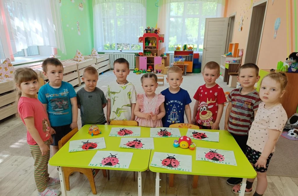 "🐞 🐞 🐞"Божья коровка улети на небо, принеси нам хлеба, чёрного и белого только не го...