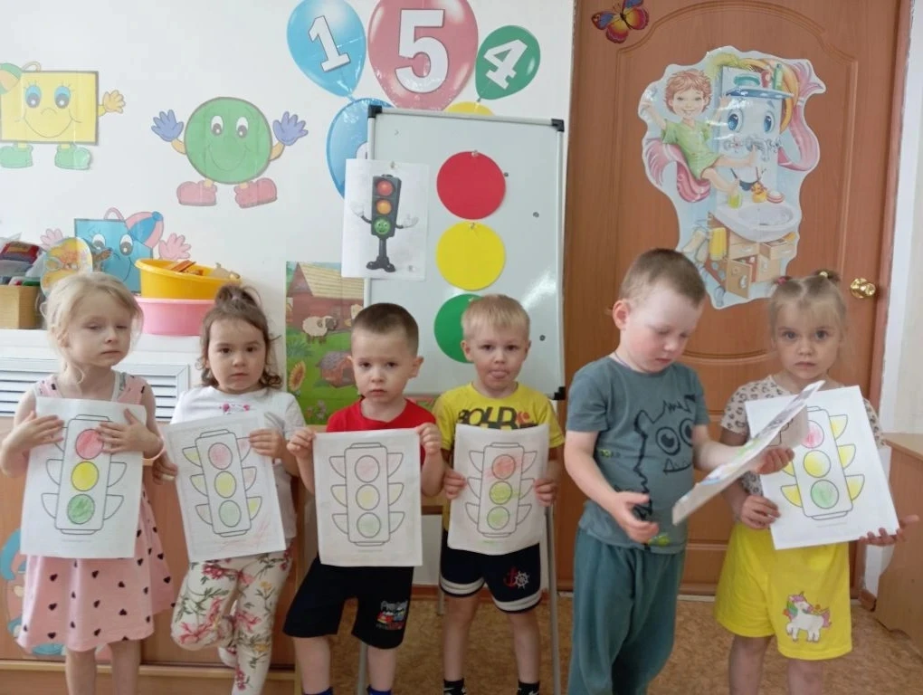 В группе "Пчелки" (в - ль Смирнова Н. П) в рамках акции  "Внимание - дети! " были прове...