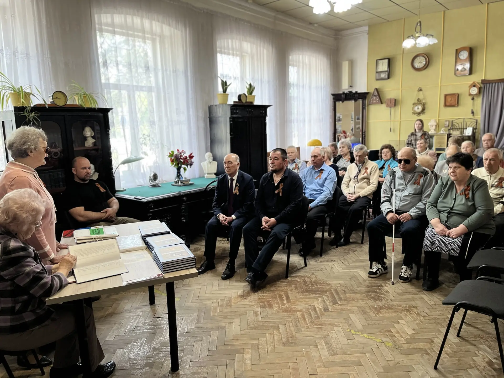 В преддверии Дня Победы музей принял очень важных и деятельных гостей. Председатель Общ...