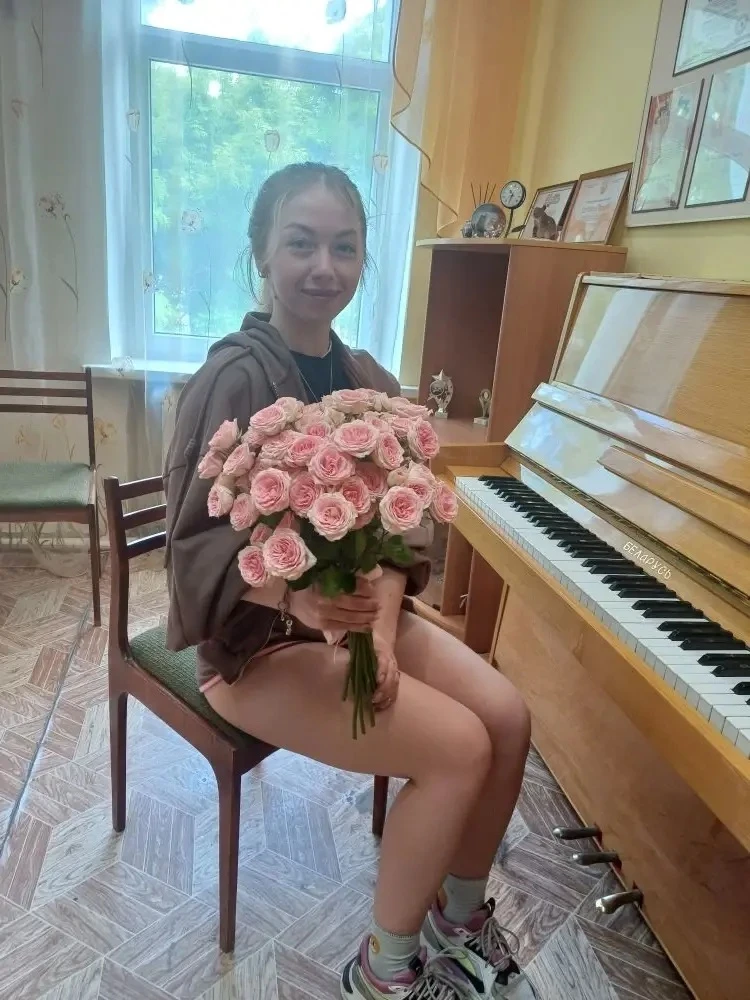 💐 Преподаватели нашей школы всегда очень рады встрече с бывшими выпускниками!
В гости к своей учите