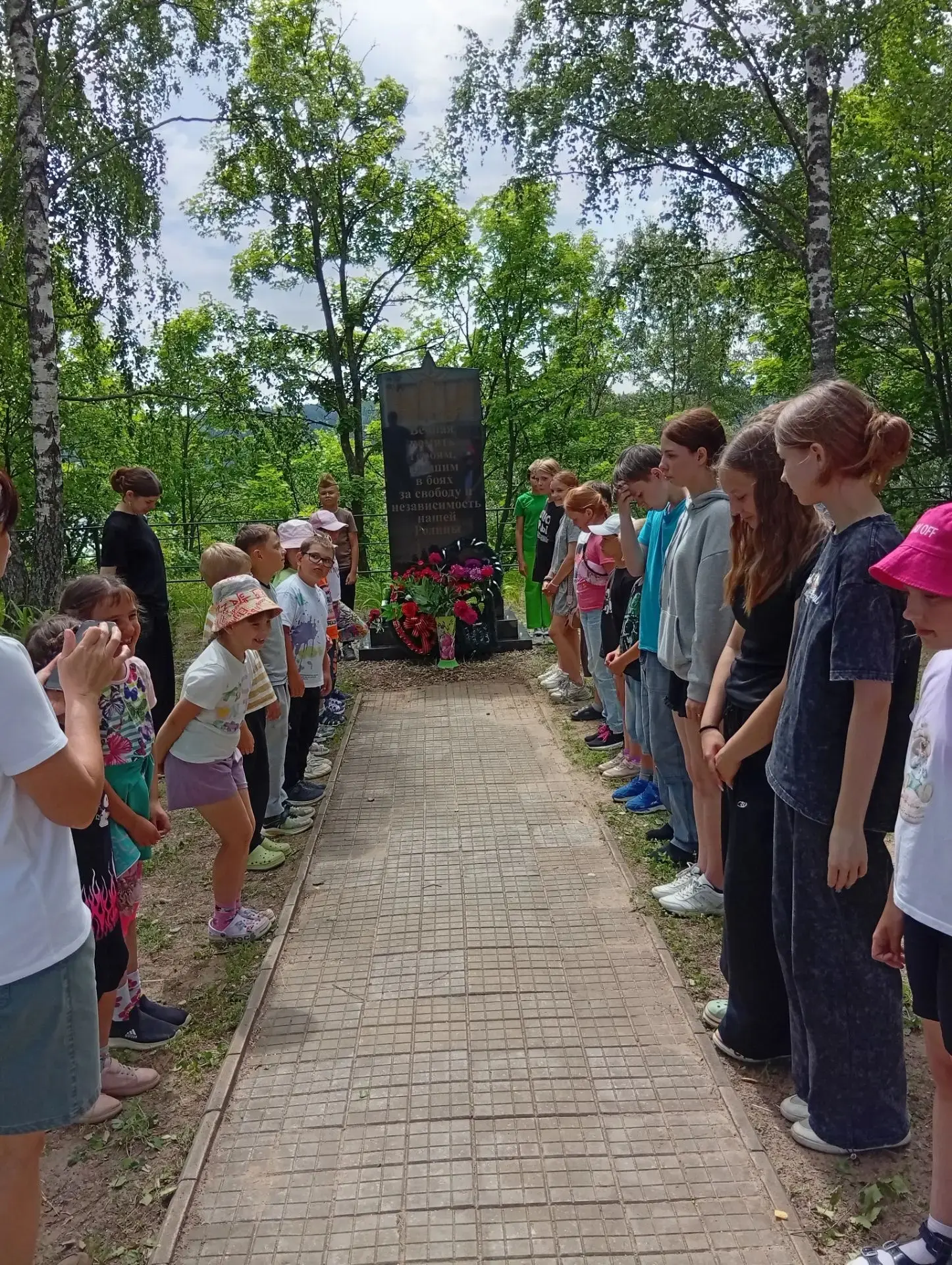 22 июня
В пришкольном лагере - день памяти и скорби 🕯️
Ребята, воспитатели и вожатые присоединились
