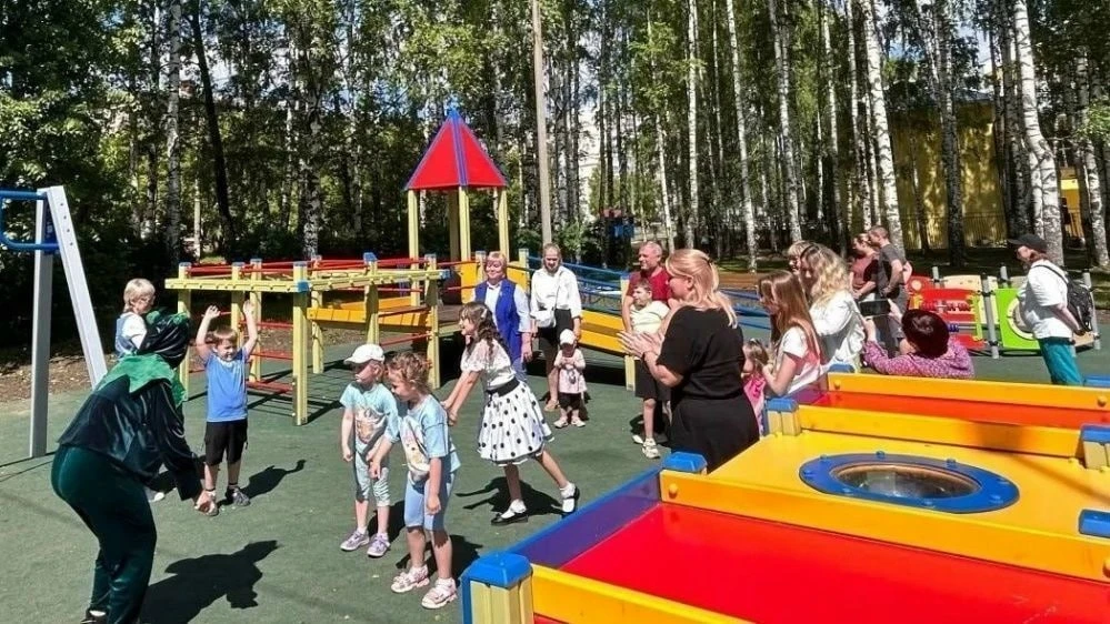 В Нововятске открылась инклюзивная площадка для детей с особенностями развития

Она находиться за до