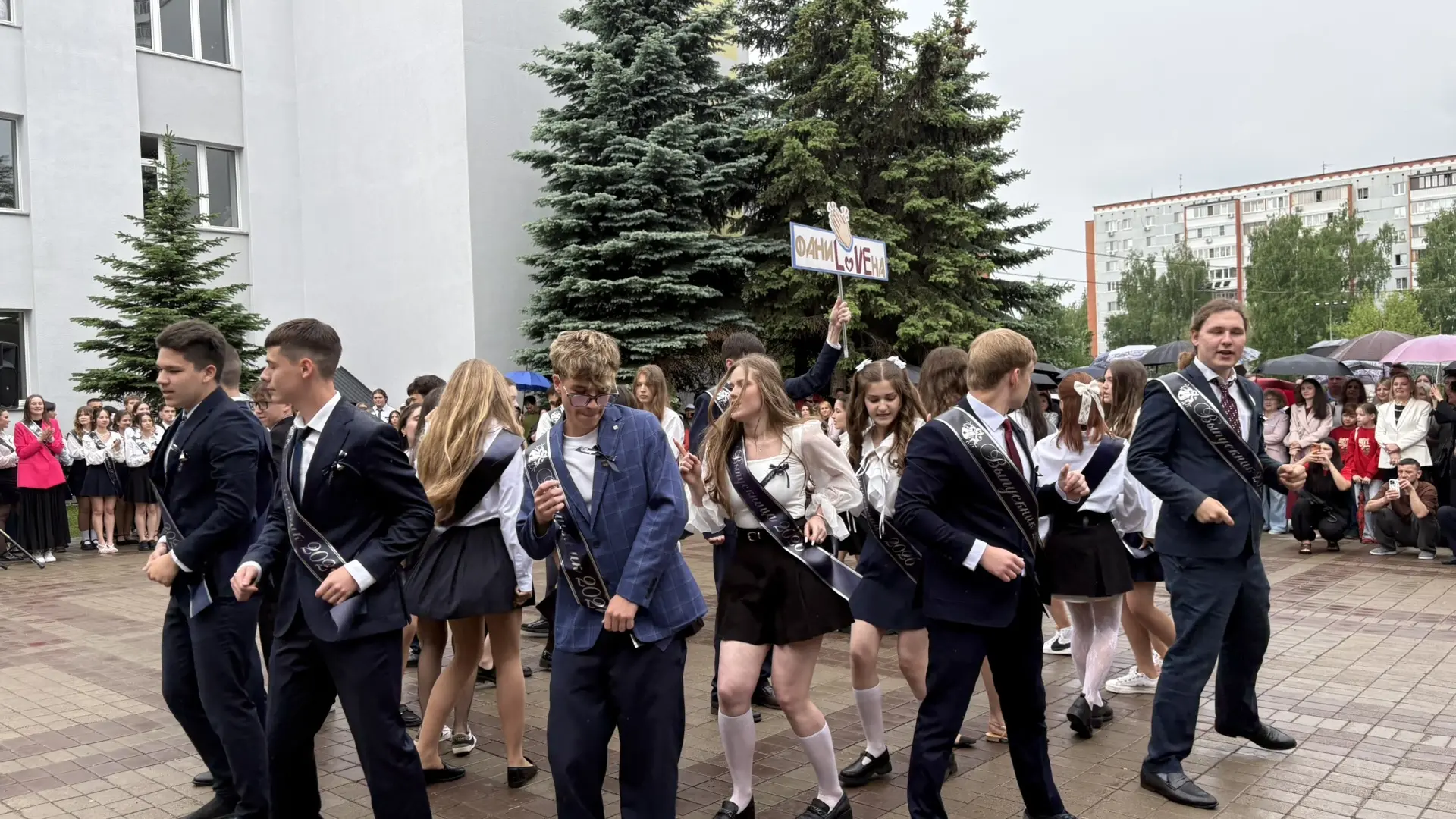 Сегодня в ОдинДевять прозвенел Последний звонок для наших дорогих одиннадцатых классов! 🔔