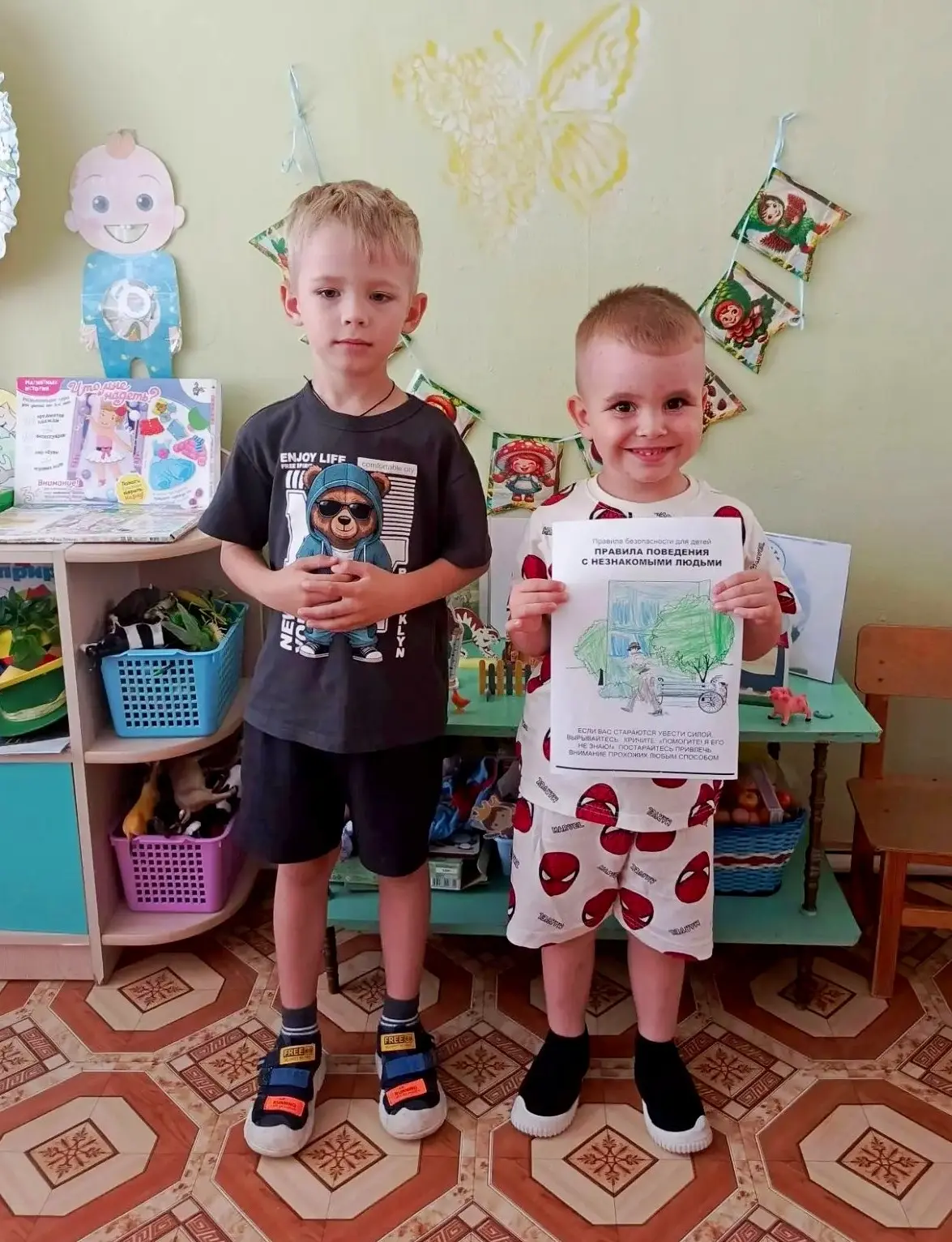 В рамках Единого дня безопасности, ребята на разных возрастных группах обсуждали опасны...