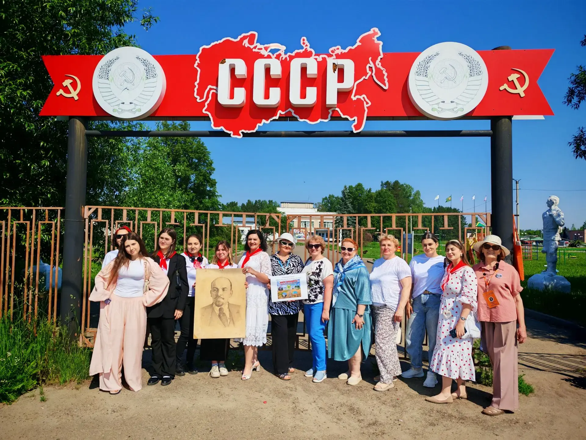 Вдохновение, обмен опытом и новые знакомства: наш колледж в гостях у Рыбаловской школы!

☀️На днях с