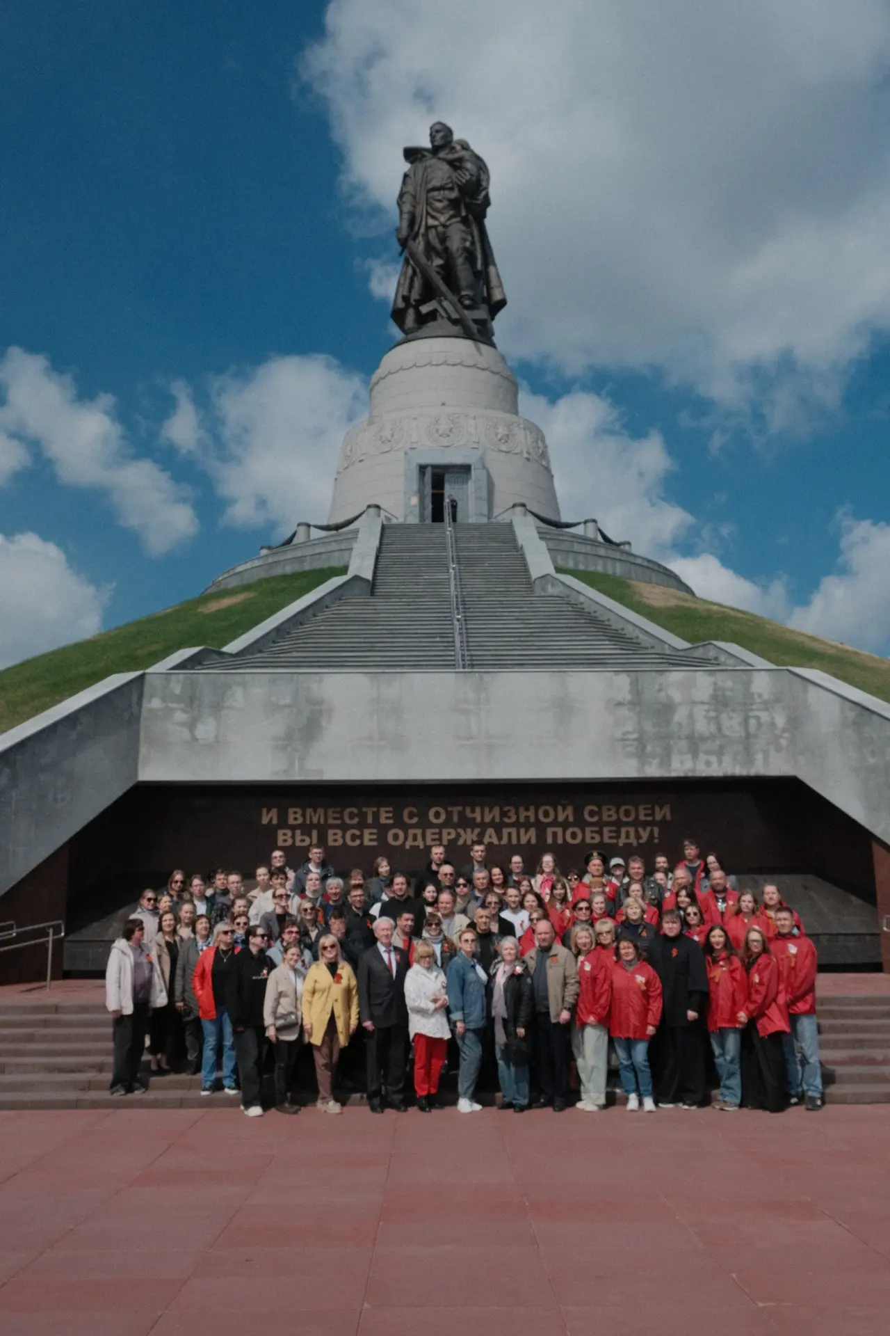 Сегодня состоялась акция «Герои рядом с нами». Представители театрального сообщества г....