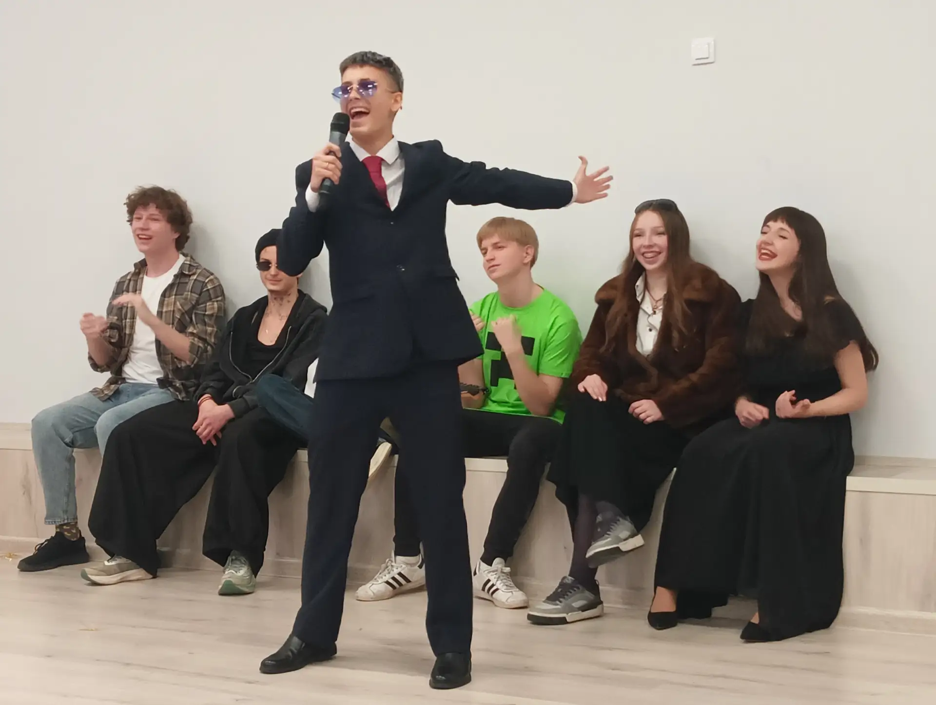 Завершились Новогодние мероприятия Карнавалом, организованным ученическим самоуправлением лицея. Был