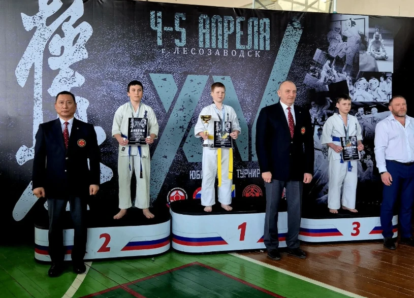 4-5 апреля в г. Лесозаводске прошёл юбилейный турнир по киокусинкай карате, Давыдов Роман, ученик 5 