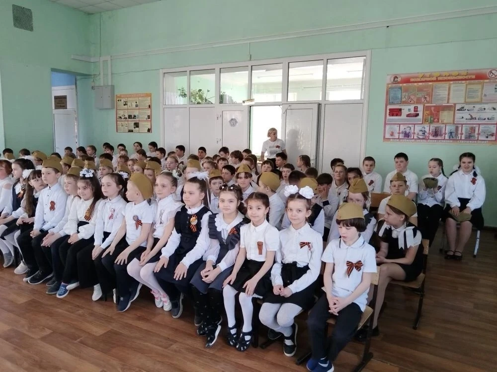 🇷🇺Битва хоров🇷🇺

В преддверии Дня Победы в МОУ средней школе №1 г. Наволоки прошёл конкурс военн