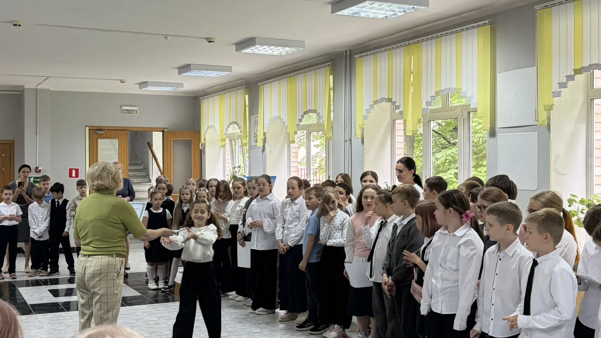 Две линейки, одни ценности: гордость за нашу школу!  В нашей школе прошли традиционные торжественные