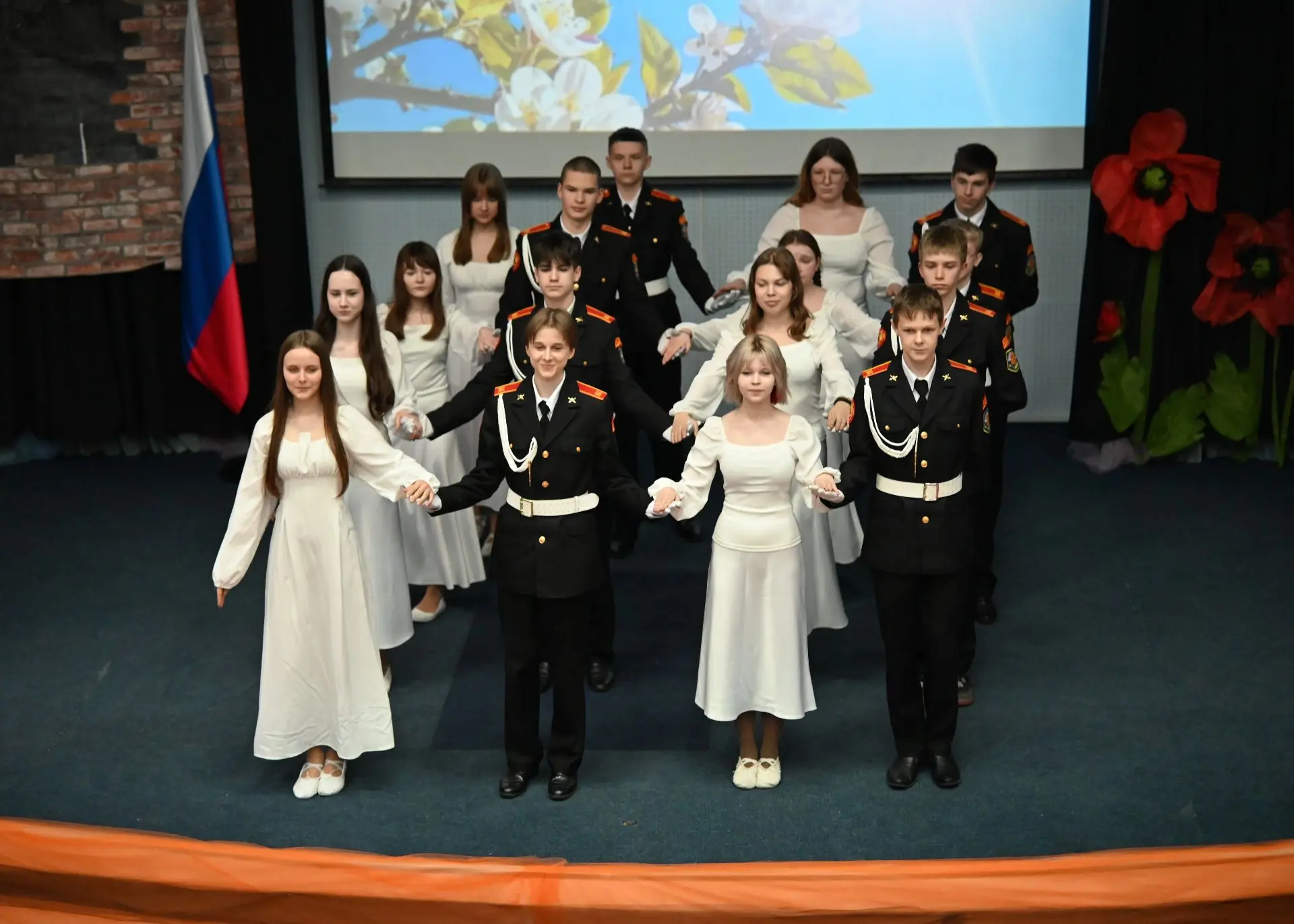 Сквозь годы и поколения — вечер живой памяти и тёплых встреч!  🕊️ В нашей школе состоялся тёплый и д