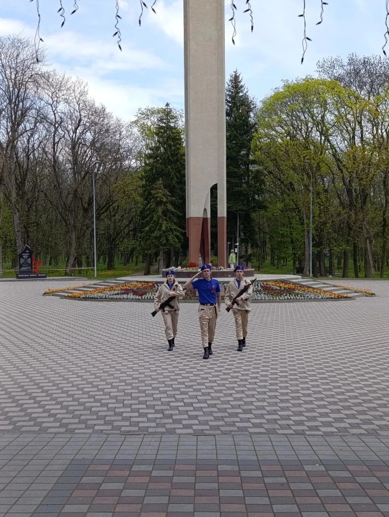 🕯 ВАХТА ПАМЯТИ: НАШИ УЧЕНИКИ НА ПОСТУ №1!  Вчера, 7 мая, ученики МБОУ СОШ №11 г. Ессентуки им. Героя