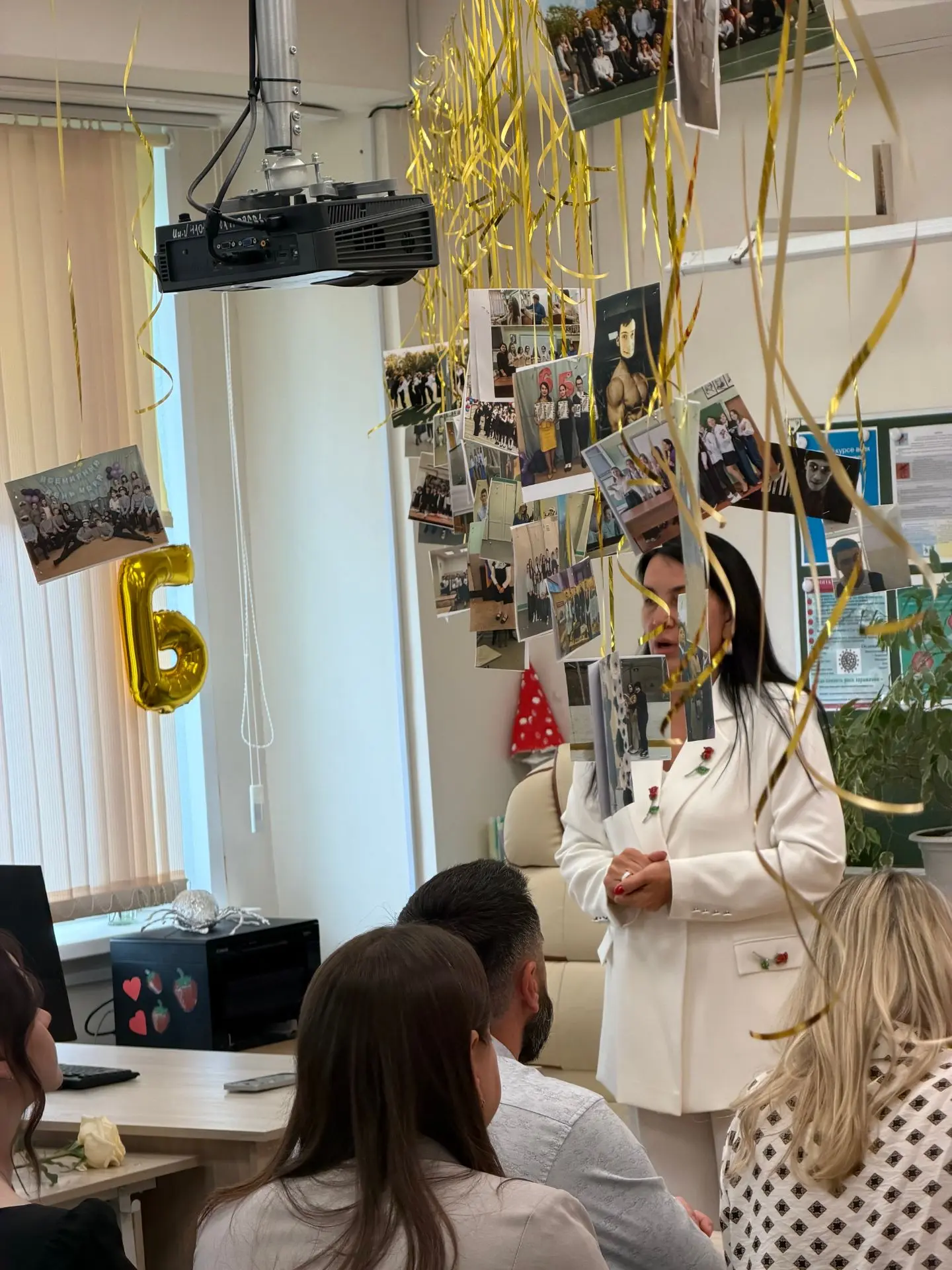 Сегодня в 11 Б классе состоялся необычный классный час! Его главными героями стали РОДИ...