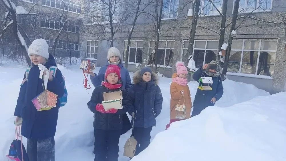 🐣Юные эколята школы принимают участие в региональной акции «Покорми птиц» 🐦В рамках Акции проходят м