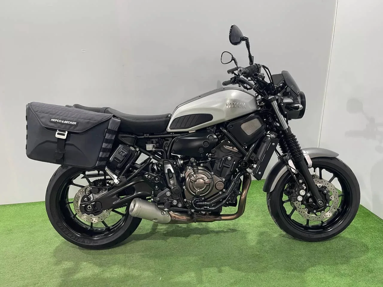 YAMAHA XSR700 в наличии во Владивостоке  Характеристики:  - 2017 год - объем 700 см3 - Аукцион AUCNE