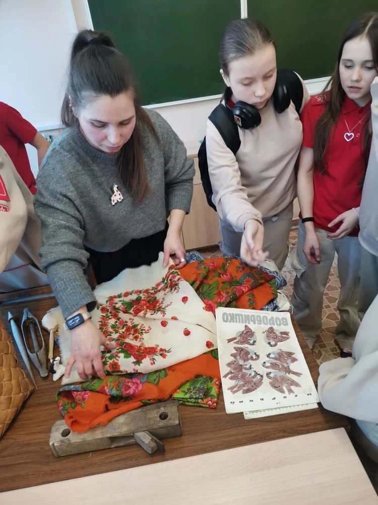 🌷 Поздравления от родителей в День школьного содружества.  "Школе я желаю процветания, чистых коридо
