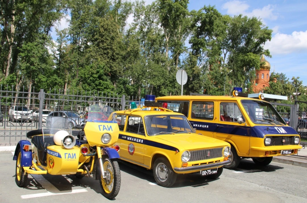 🚗✨ Ретро-выставка в честь 90-летия Госавтоинспекции! ✨🚗